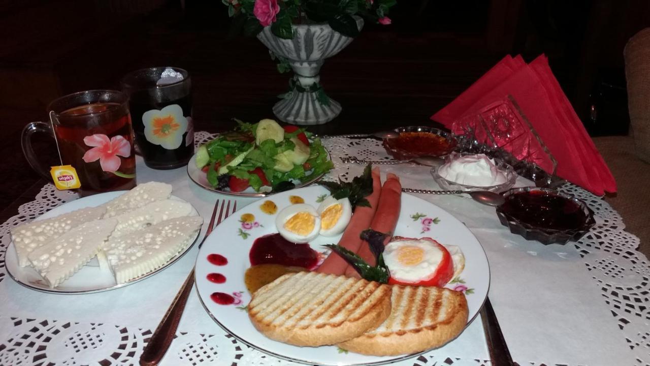 Guest House T&N Kutaisi Esterno foto