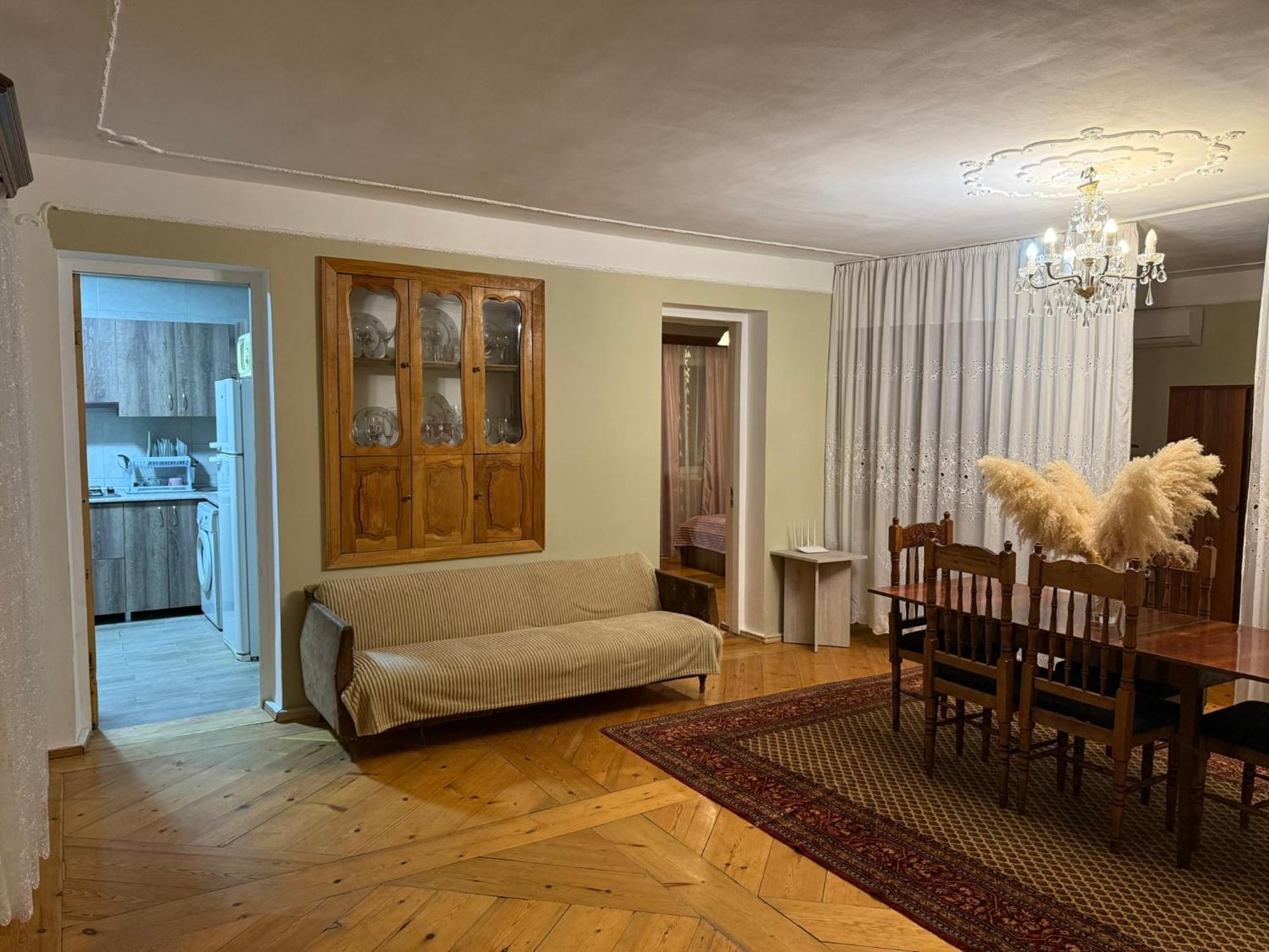 Guest House T&N Kutaisi Esterno foto