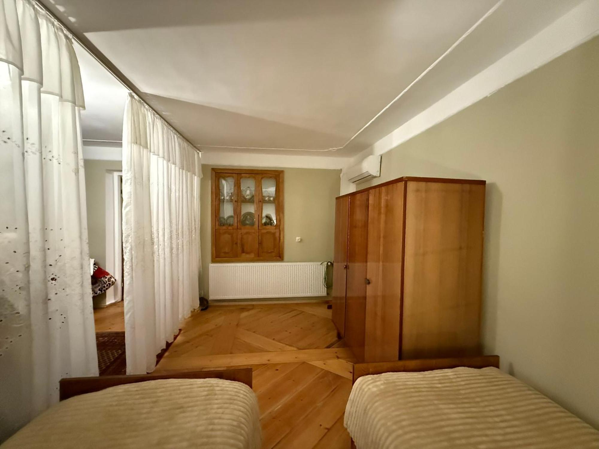 Guest House T&N Kutaisi Esterno foto