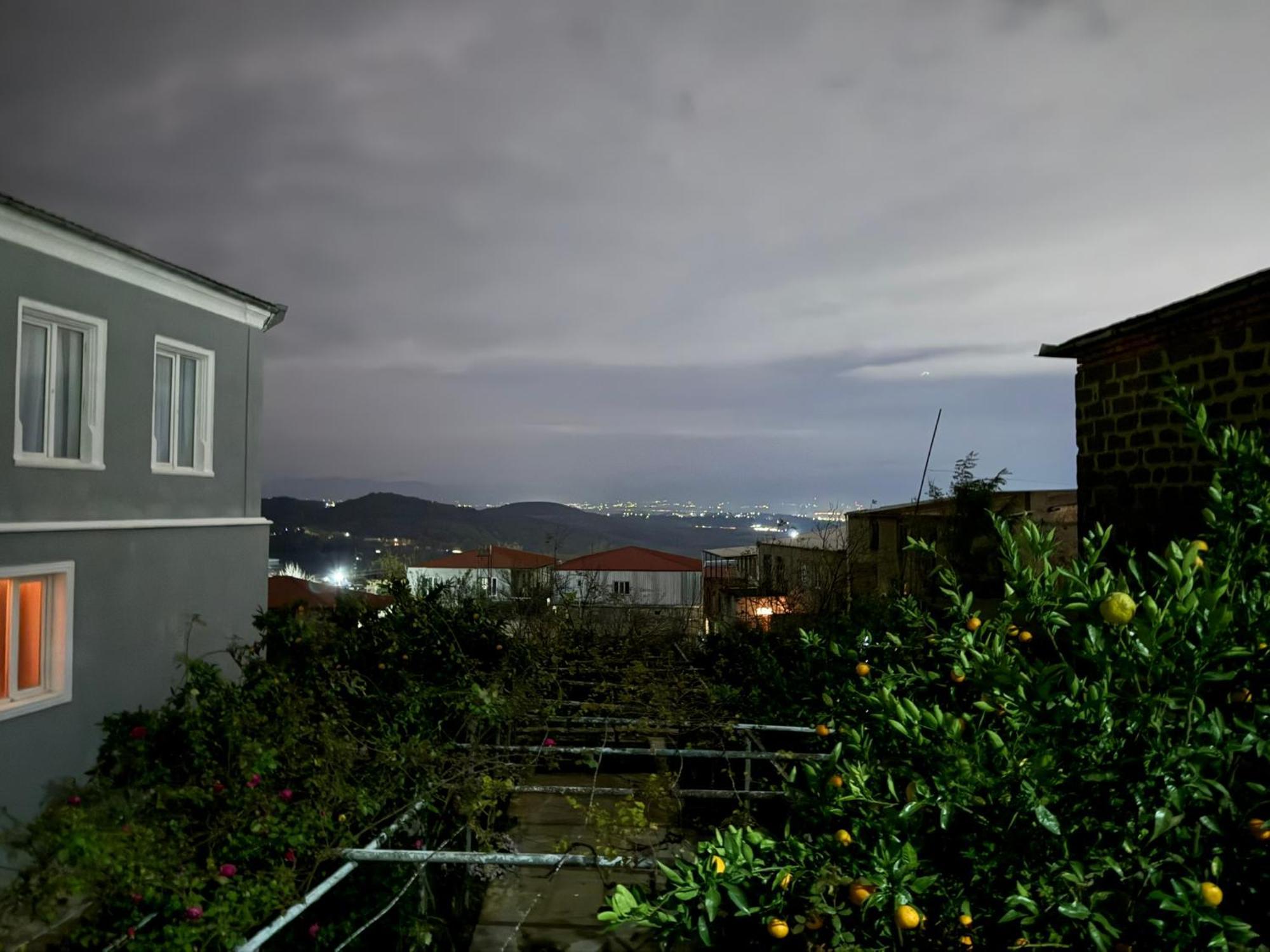 Guest House T&N Kutaisi Esterno foto