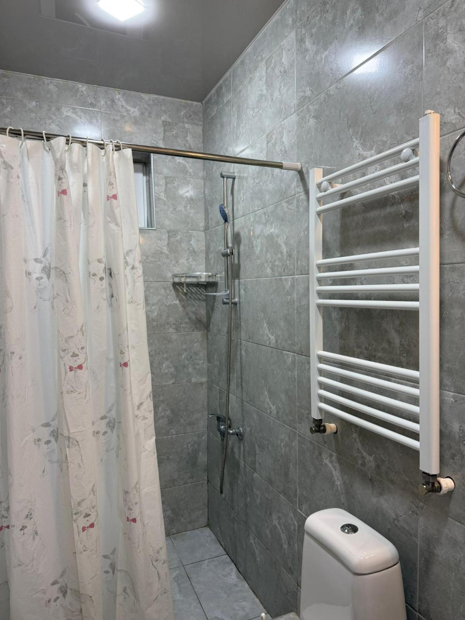 Guest House T&N Kutaisi Esterno foto