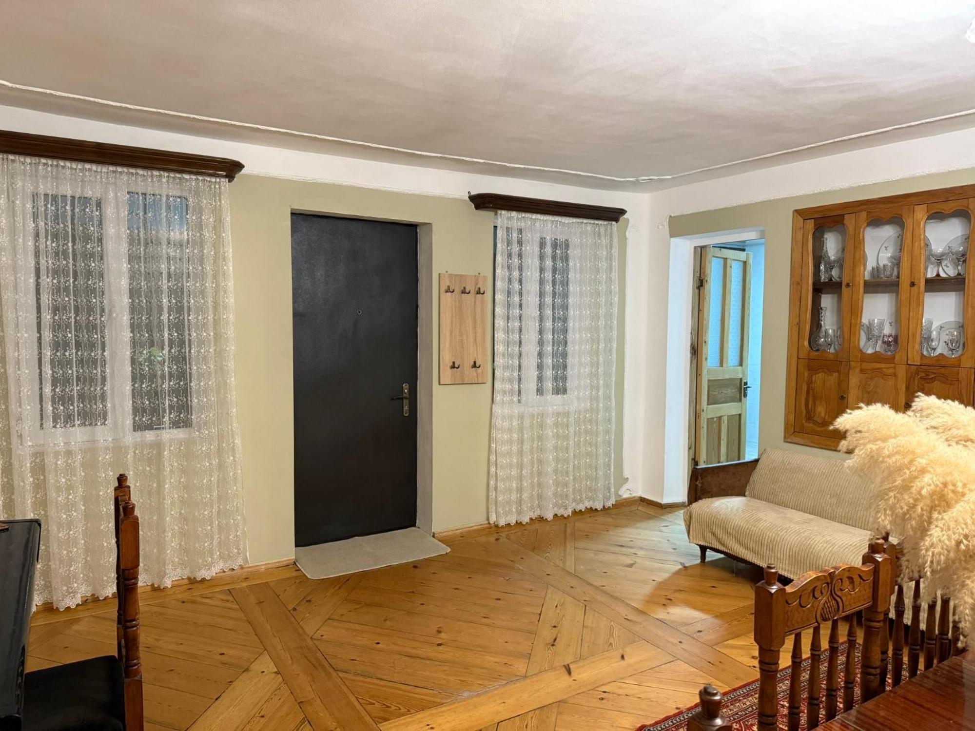 Guest House T&N Kutaisi Esterno foto