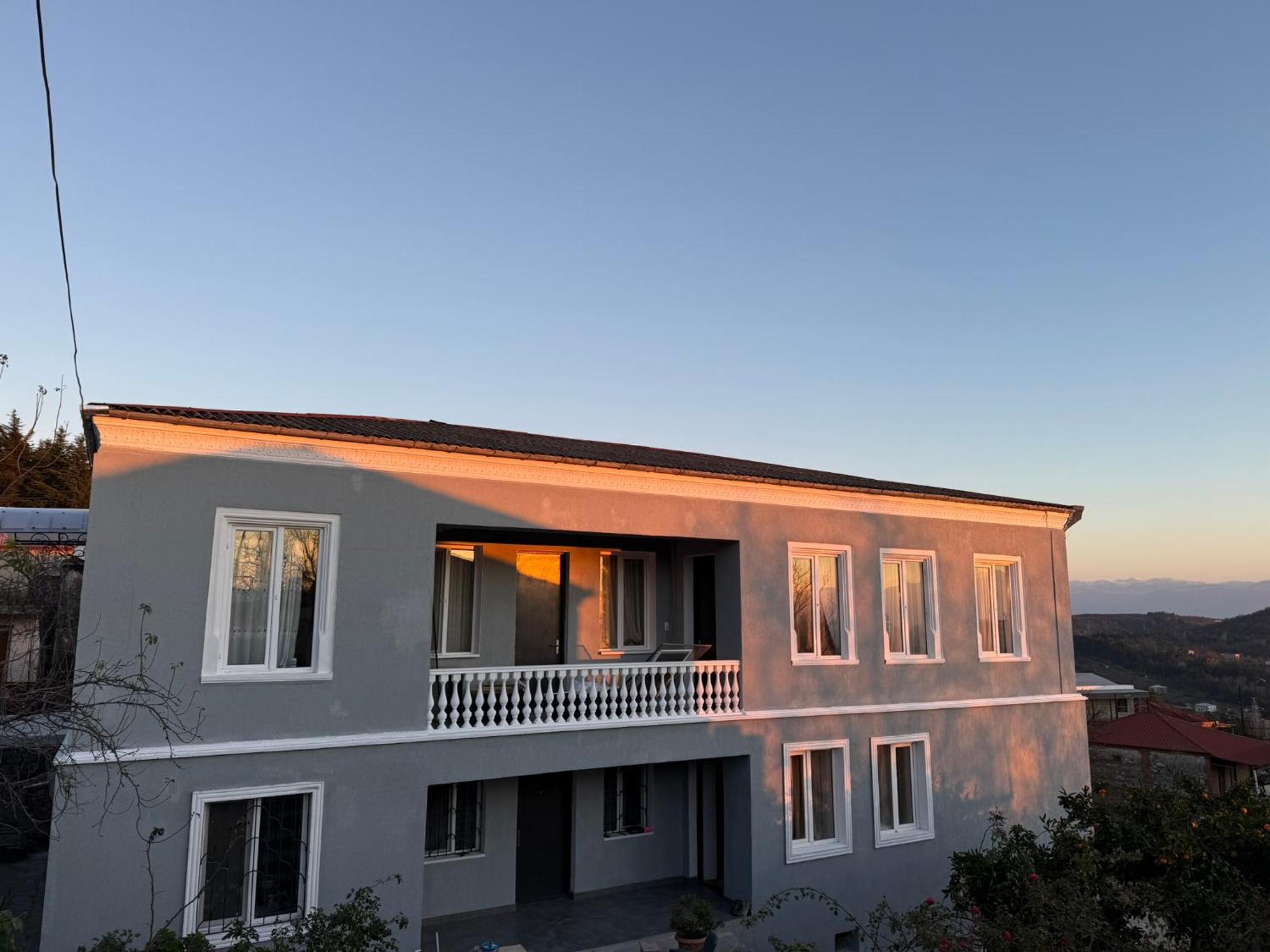 Guest House T&N Kutaisi Esterno foto
