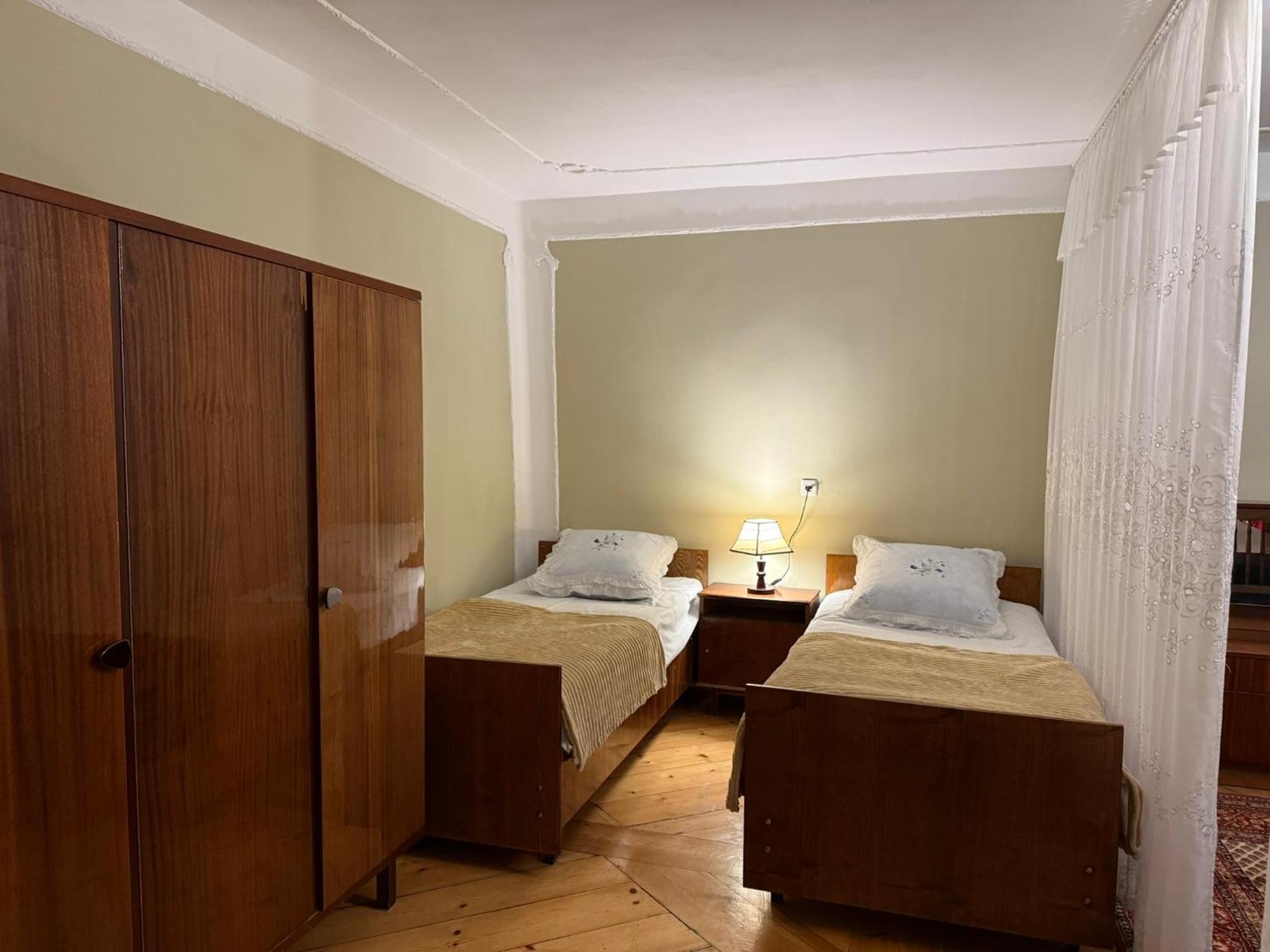 Guest House T&N Kutaisi Esterno foto