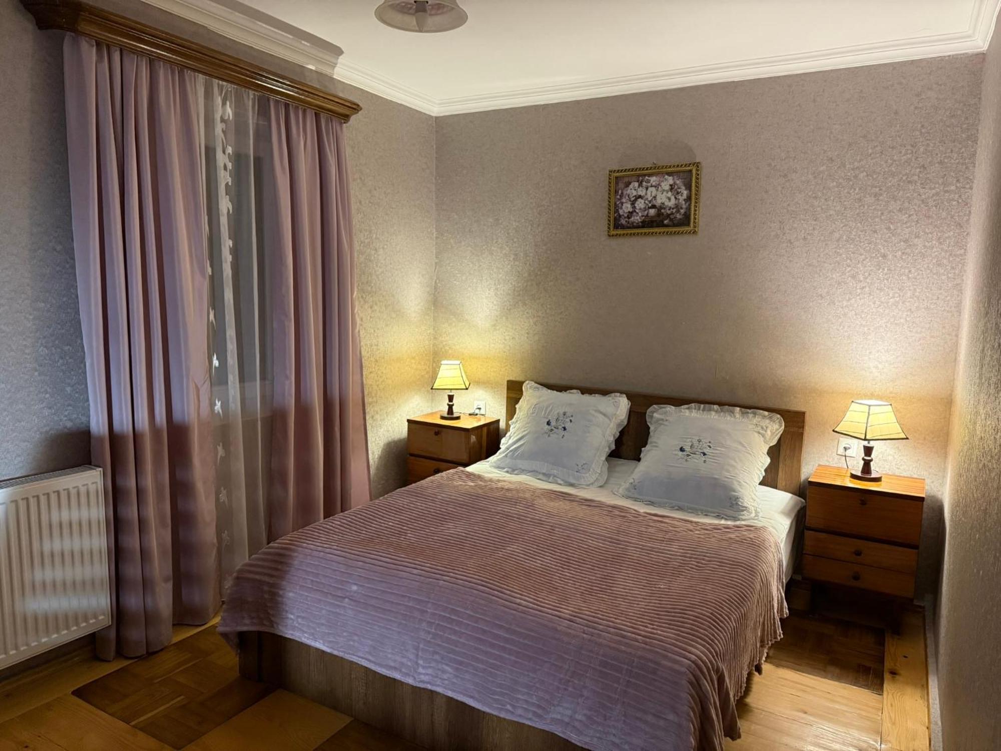 Guest House T&N Kutaisi Esterno foto