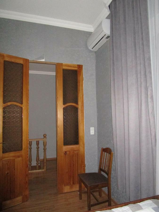 Guest House T&N Kutaisi Esterno foto