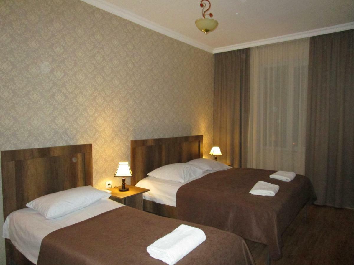 Guest House T&N Kutaisi Esterno foto