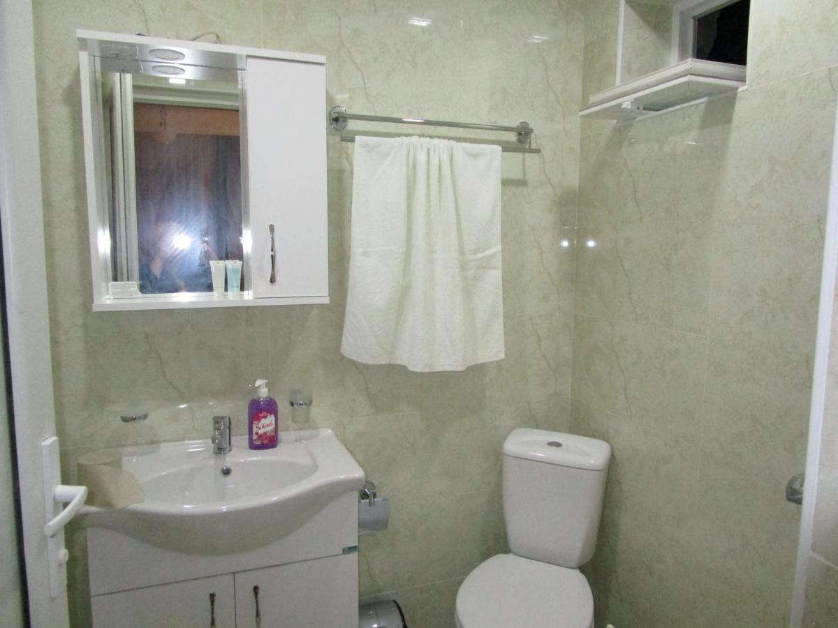 Guest House T&N Kutaisi Esterno foto