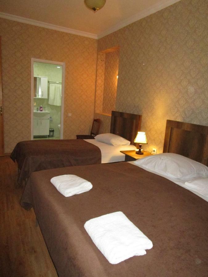 Guest House T&N Kutaisi Esterno foto