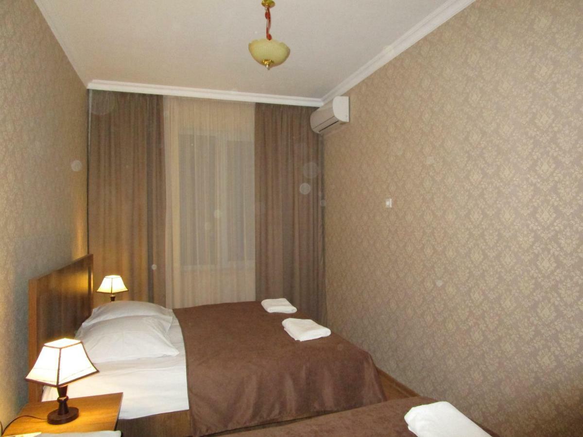 Guest House T&N Kutaisi Esterno foto