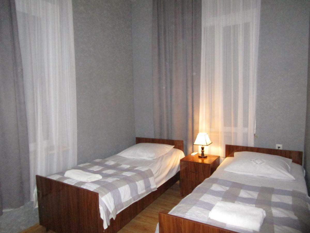 Guest House T&N Kutaisi Esterno foto