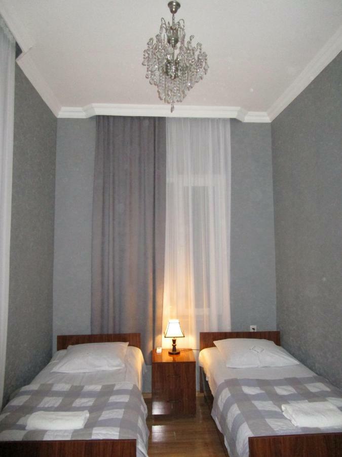 Guest House T&N Kutaisi Esterno foto