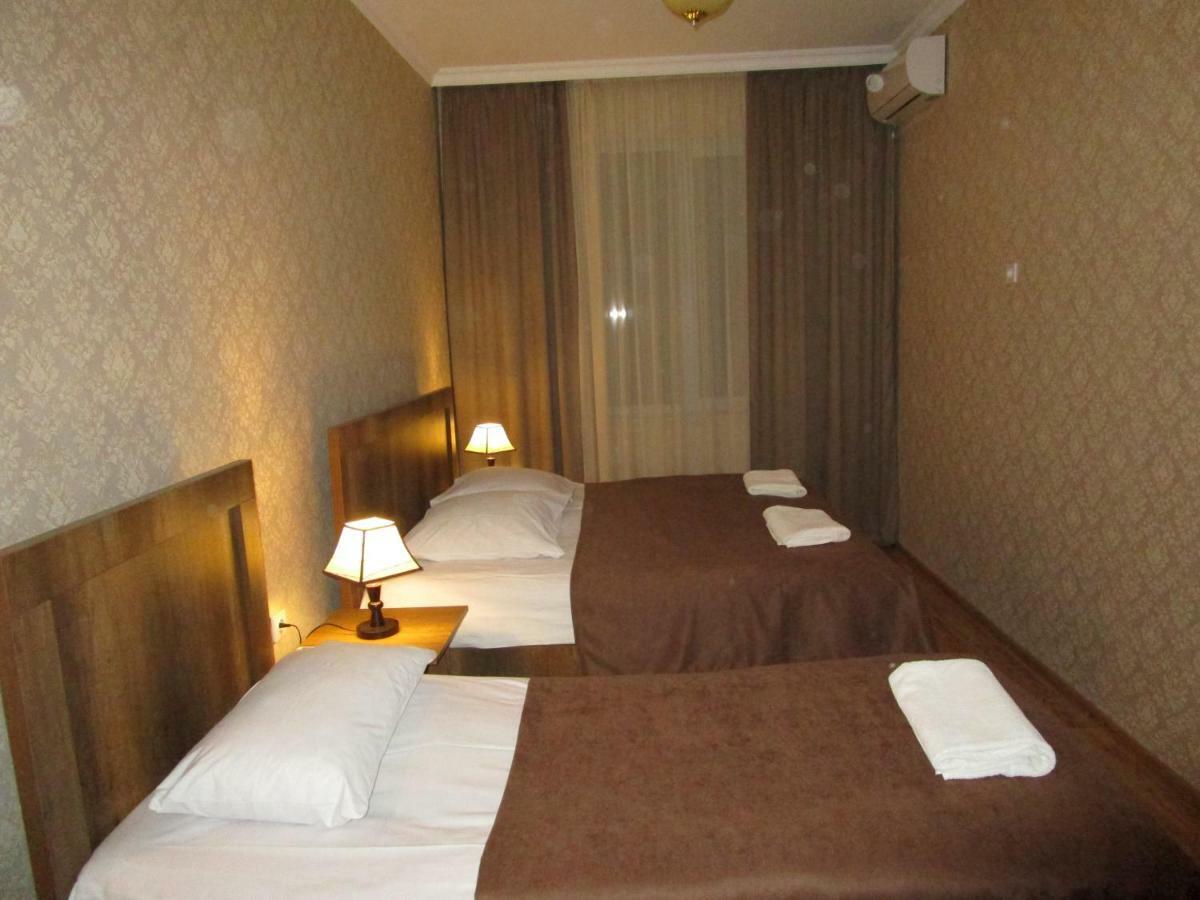 Guest House T&N Kutaisi Esterno foto