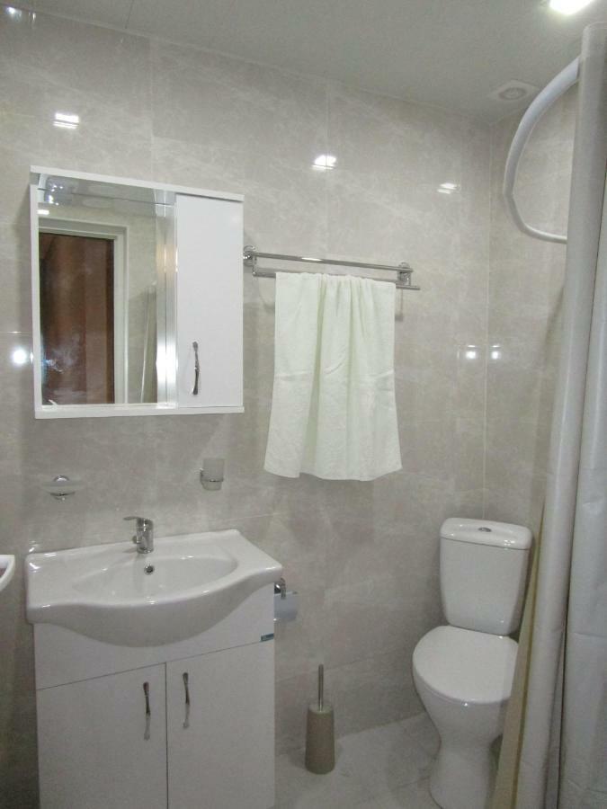 Guest House T&N Kutaisi Esterno foto